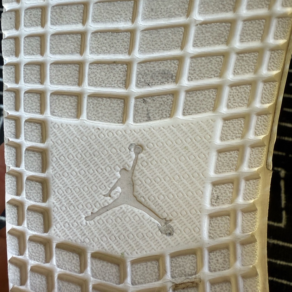 Jordan Cream Slide Sandals with Minimalist Design - Picture 6 of 6